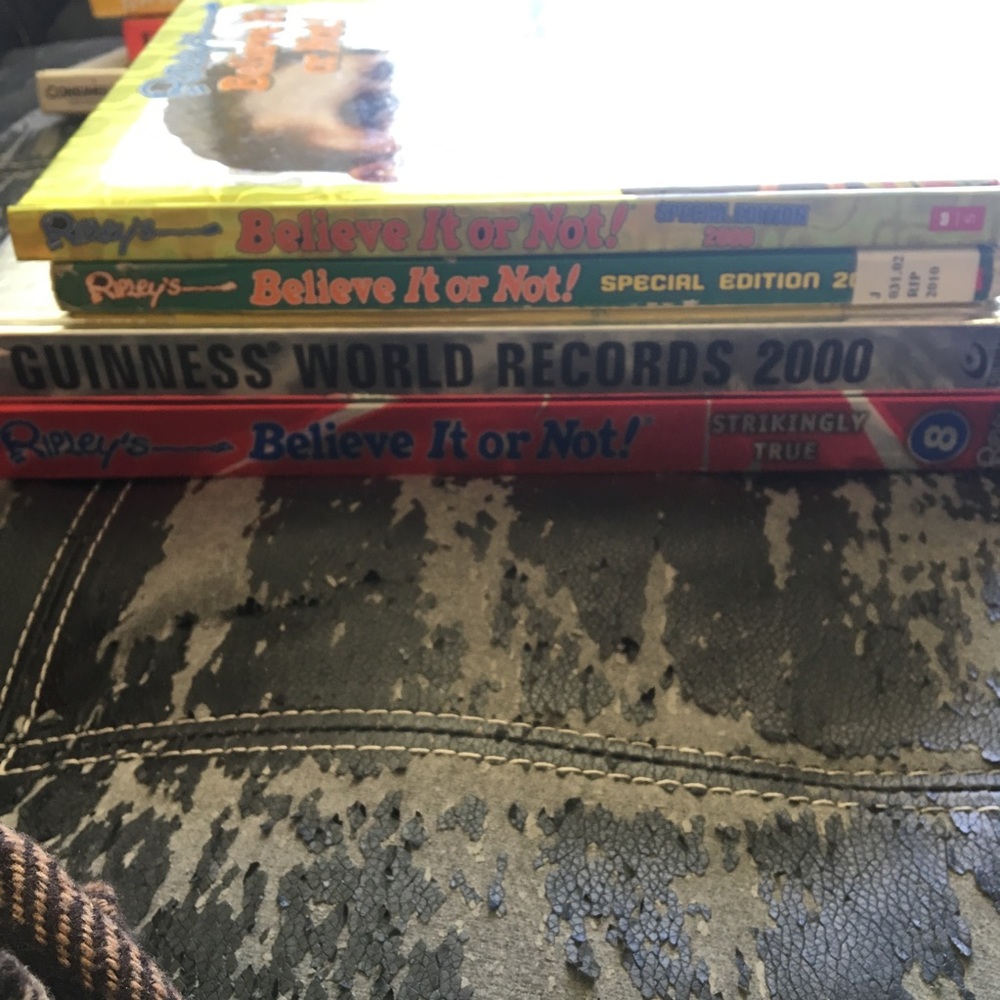 Guinness world records / Believe it or not bundle